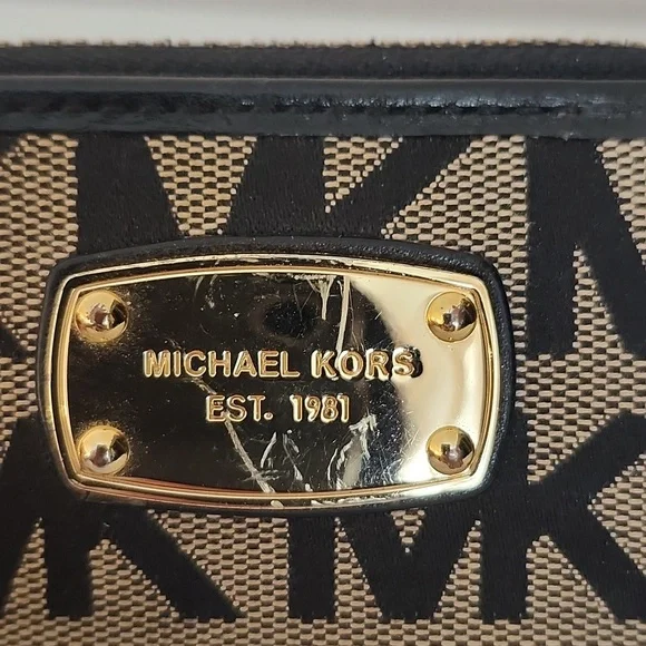 Michael Kors Jet Set Crossbody w/Free MK Wallet - Picture 15 of 15